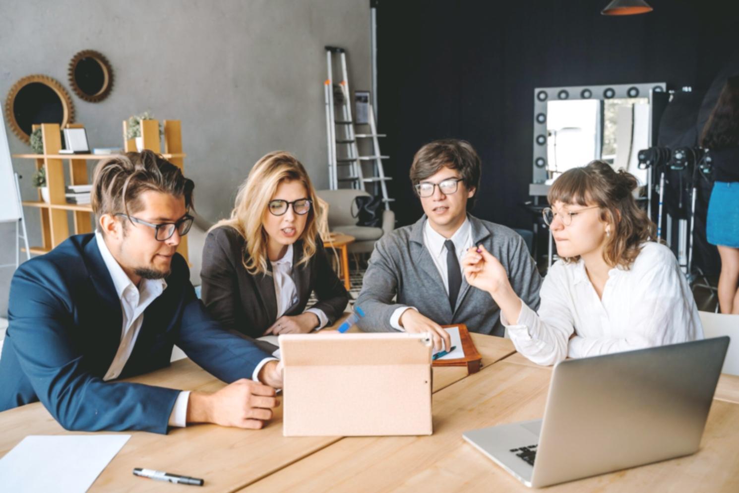 Analyse de scénarios financiers sur ordinateur